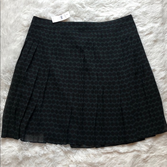 LOFT Dresses & Skirts - LOFT NWT green and back pleated polka dot skirt